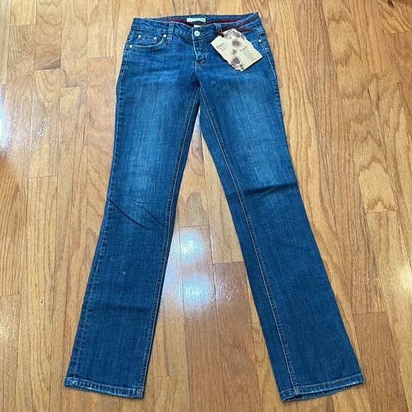 Refuge Blue Jeans NWT Style The Sweet Skinny Size 9 98% cotton 2% spandex - Picture 2 of 13